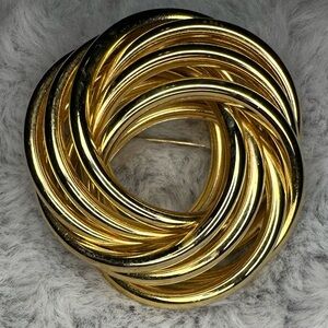 Gold Twisted Brooch